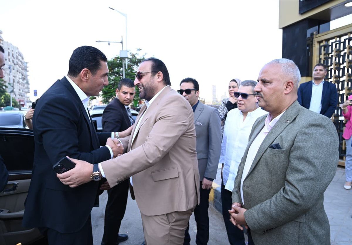 وزير الشباب والرياضة يتفقد أعمال تطوير نادى الصحفيين 