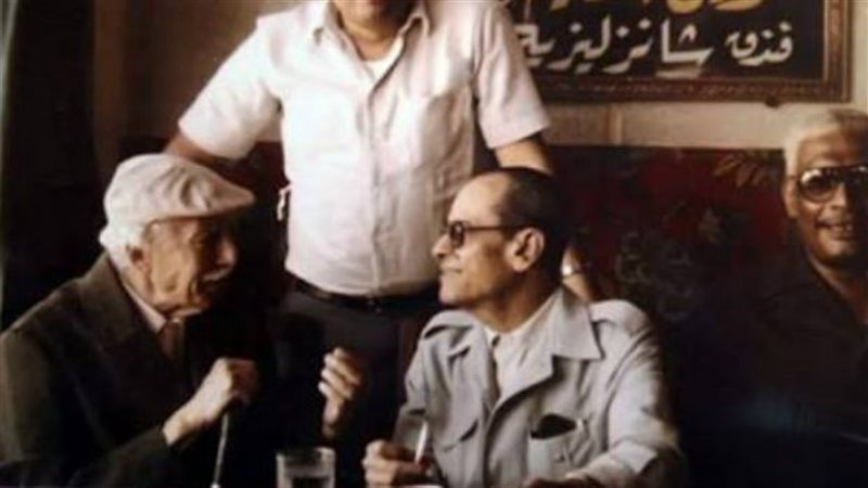 نجيب محفوظ وتوفيق الحكيم فى الاسكندرية 