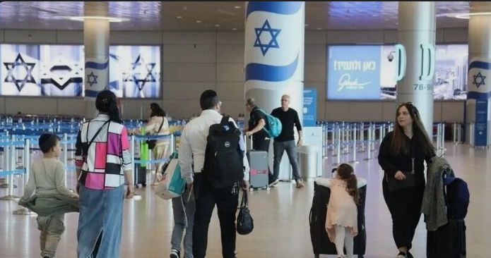 آلاف المستوطنين يغادرون الكيان