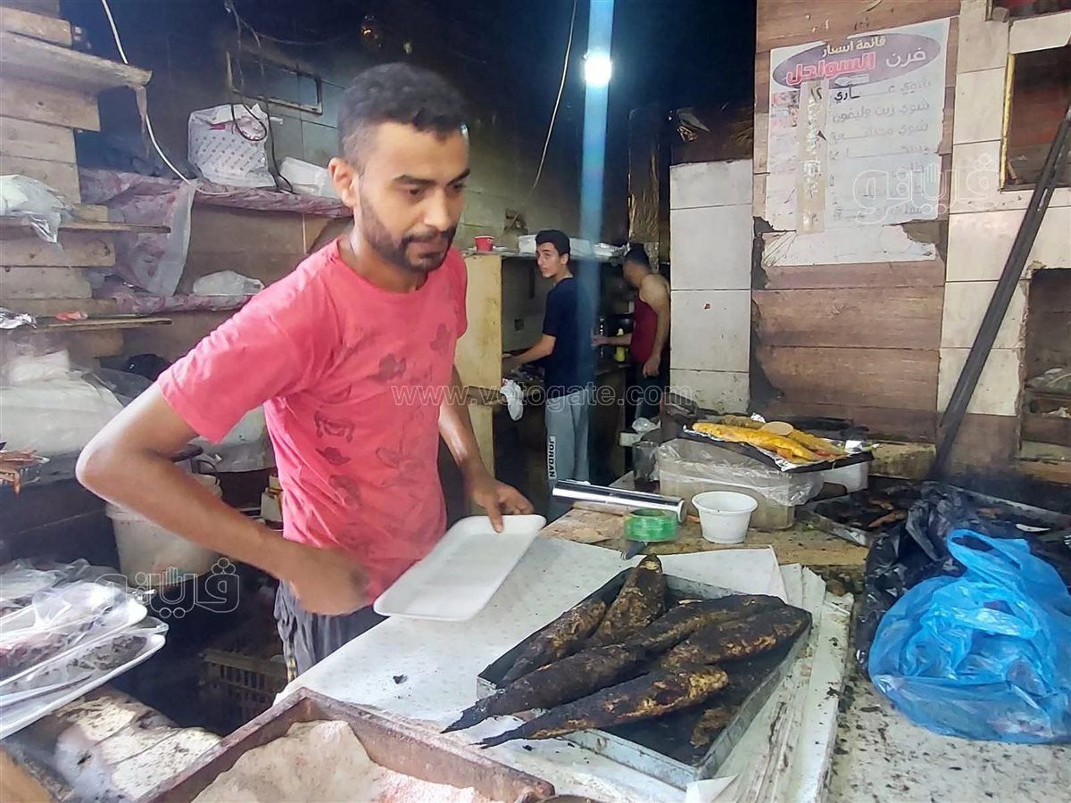 فرن سمك بلدي داخل سوق السمك الحضاري ببورسعيد