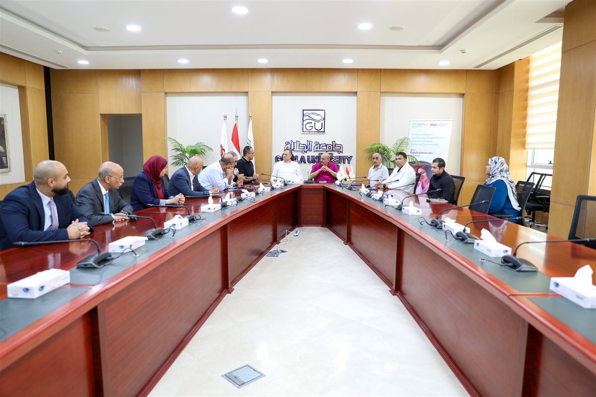 محافظ السويس يتفقد جامعة الجلالة