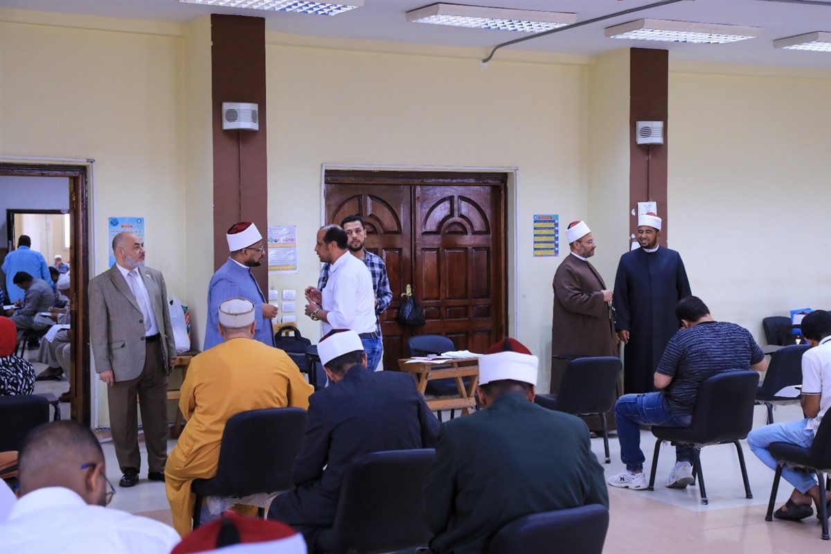 أمين البحوث الإسلاميَّة يتفقَّد أعمال الامتحان التحريري لمسابقة ابتعاث رمضان 