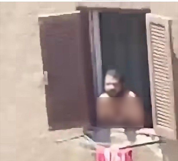 بعد تصدره التريند.. الداخلية تكشف ملابسات فيديو سيدة تصور جارها عاري الجسد من أعلى بشرفة منزله في قنا