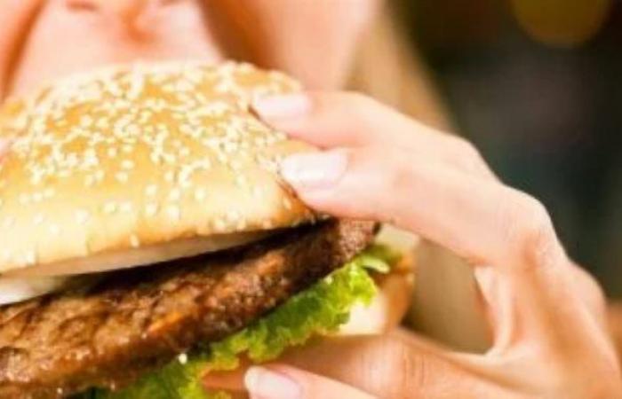 دراسة تربط بين الأطعمة فائقة التصنيع وخطر الإصابة بسرطان الرئة.. تفاصيل