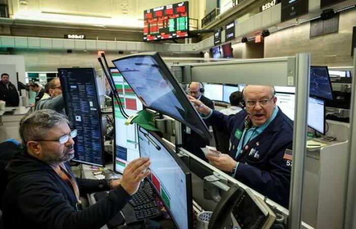 استقرار الأسهم الأمريكية مع ترقب نتائج "إنفيديا" واستمرار ارتفاع التضخم
