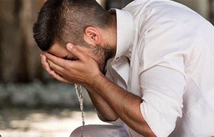 صليت وتذكرت أني لم أتوضأ؟ أمين الفتوى يجيب (فيديو)
