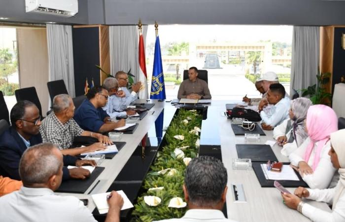 خلال لقائه بالصحفيين والإعلاميين، محافظ أسوان يؤكد على العمل بخطط مدروسة لاقتحام التحديات (صور)