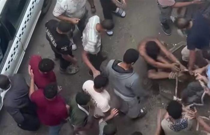 مسكوا الحرامي قيدوه وضربوه، وقانوني يحذر الأهالي: امسكه آه.. اضربه واسحله لا (صور)