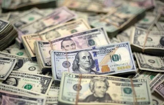 الدولار يعوض خسائره مع ترقب تصريحات رئيس الفيدرالي