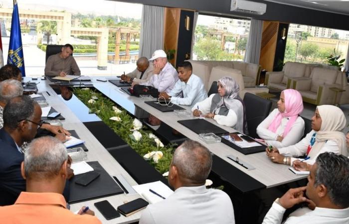 خلال لقائه بالصحفيين والإعلاميين، محافظ أسوان يؤكد على العمل بخطط مدروسة لاقتحام التحديات (صور)