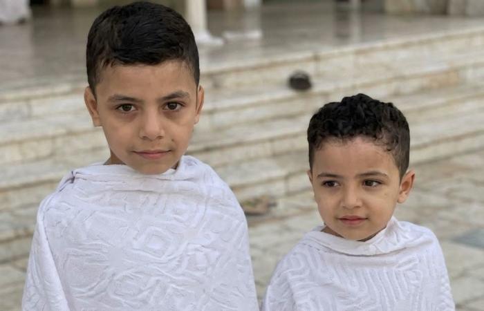 فاجعة لأسرة مصرية بالسعودية.. وفاة شقيقين في حادث مروري بعد خروجهما من حلقة تحفيظ القرآن