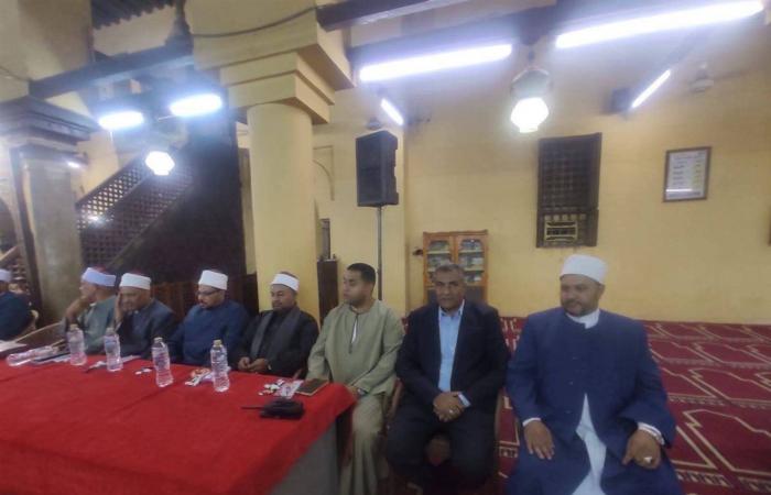 رئيس مدينة قوص يشارك الأهالي الاحتفال بالمولد النبوي بالمسجد العمري (صور)
