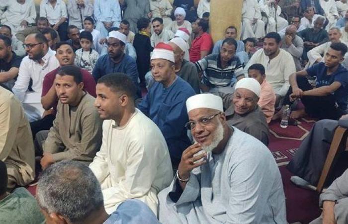 رئيس مدينة قوص يشارك الأهالي الاحتفال بالمولد النبوي بالمسجد العمري (صور)