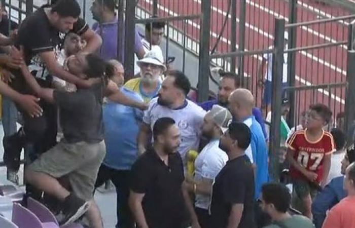 مشادات بين جماهير الإسماعيلي وأشرف خضر بعد التأخر أمام المصرية للاتصالات (صور)