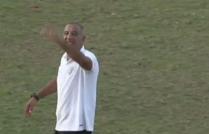 مشادات بين جماهير الإسماعيلي وأشرف خضر بعد التأخر أمام المصرية للاتصالات (صور)