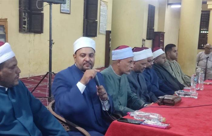 رئيس مدينة قوص يشارك الأهالي الاحتفال بالمولد النبوي بالمسجد العمري (صور)