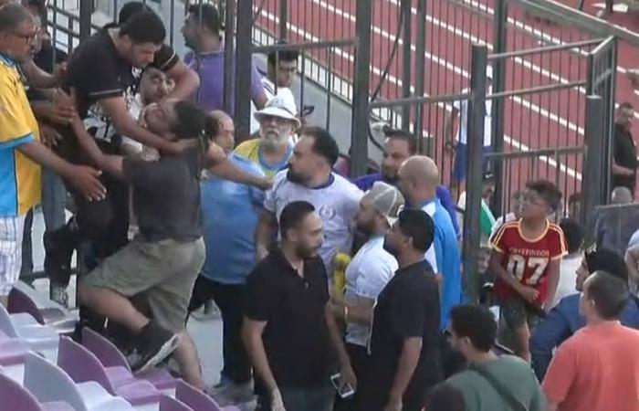 مشادات بين جماهير الإسماعيلي وأشرف خضر بعد التأخر أمام المصرية للاتصالات (صور)