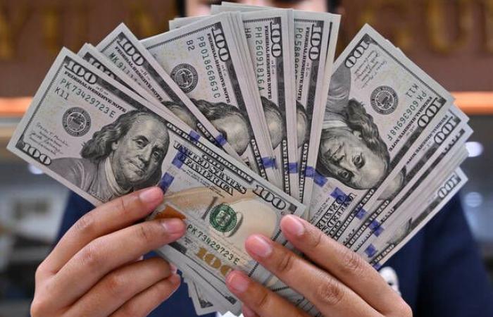 الدولار يستقر مع ترقب تصريحات رئيس الفيدرالي في جاكسون هول