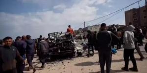 استشهاد سبعة مواطنين بينهم ستة أشقاء في قصف سيارة مدنية غرب دير البلح