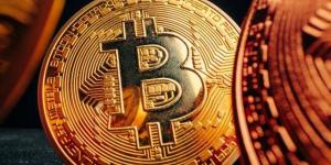 بتكوين تقفز لمستوى قياسي جديد بدفعة من طلب مؤسسات استثمارية