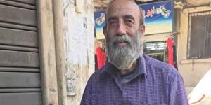 صدمة في الوسط الفني.. نجم «باب الحارة» يبيع الحلوى على رصيف دمشق