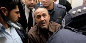 نجل البرغوثي: 8 سجانين إسرائيليين كسروا أضلاع والدي