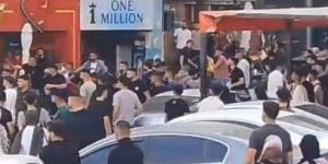 شجار عنيف يخلف عدداً من الإصابات أمام الجامعة العربية الأمريكية في جنين (فيديو)