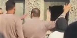 صدمة
بعد
الدفن..
أب
يروي
تفاصيل
انتهاك
قبر
ابنته
وسط
غموض
الدوافع