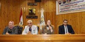 تعليم
      القاهرة:
      متابعة
      ميدانية
      يومية
      وجاهزية
      كاملة
      للجان
      ومنع
      صارم
      للهواتف
      المحمولة