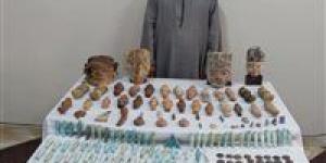 كنز في الظلام.. سقوط «منقّب الجبل» وبحوزته 277 قطعة أثرية في المنيا