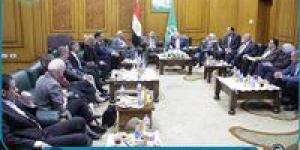 محافظ القليوبية يجتمع مع النواب لمتابعة المشروعات التنموية والنقل