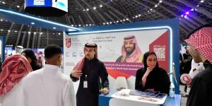 كلية الأمير محمد بن سلمان تستعرض مسارات التطوير المهني في الملتقى المهني