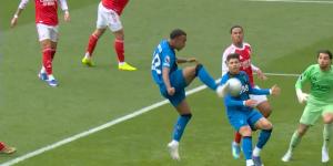 آرسنال
      ضد
      بورنموث..
      بورنموث
      يسجل
      الهدف
      الأول
      أمام
      آرسنال
      بعد
      مرور
      30
      دقيقة
      في
      الدوري
      الإنجليزي