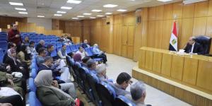 محافظ
      المنيا
      يوجه
      بتمهيد
      طرق
      "بهدال"
      وسرعة
      تشغيل
      مجمع
      خدمات
      "زهرة"