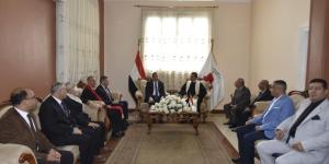 محافظ
      بورسعيد
      يشارك
      الأقباط
      احتفالات
      عيد
      القيامة
      بالكنيسة
      الإنجيلية
      ويؤكد:
      وحدة
      المصريين
      سر
      قوة
      الوطن