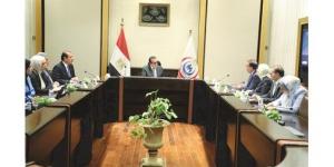 وزير
الصحة
يبحث
مستجدات
مدينة
اللقاحات
ويؤكد
إطلاق
أكاديمية
VBC
لتوطين
الصناعات
الحيوية