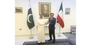 «العرفج»
يوحّد
الديبلوماسية..
والسفير
البحريني
يهدي
نظيريه
الروسي
والباكستاني
الشعار