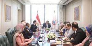 وزير
الصحة
يناقش
تعزيز
التعاون
مع
جمعية
الإيثار
لتطوير
مستشفى
الكبد
المصري
ببلطيم