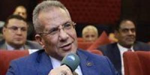 وكيل
      تضامن
      النواب
      لـ"تحيا
      مصر":
      جميع
      المقترحات
      الخاصة
      بقانون
      الأسرة
      تخضع
      للدراسة
      وفق
      الدستور
      والشريعة