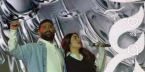 كنت
      مانعها
      إنها
      تغني..
      جودي
      أحمد
      سعد
      تفاجئ
      الجمهور
      بصوتها
      في
      حفل
      والدها
      الأخير