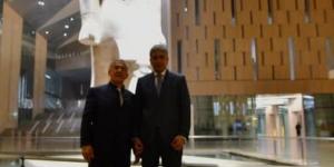 وزير
السياحة
يستقبل
رئيس
جمهورية
تتارستان
ويصحبه
في
جولته
بالمتحف
المصري
الكبير