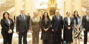 رئيس
      المجلس
      القومي
      للمرأة:
      “الغرف
      الصديقة
      للطفل”
      نقلة
      نوعية
      في
      مسار
      العدالة
      المصرية