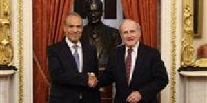 من
      واشنطن..
      وزير
      الخارجية
      يوجه
      دعوة
      رسمية
      للسيناتور
      «جيمس
      ريش»
      لزيارة
      مصر
      لتعزيز
      التعاون
      الثنائي