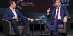 "تقتلون
الأطفال"..
صرخة
محتج
تُقاطع
خطاب
"فانس"
في
جامعة
جورجيا
(فيديو)