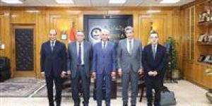 رئيس
      جامعة
      المنيا
      يترأس
      لجنة
      اختيار
      عميد
      كلية
      "
      الألسن