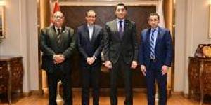 وزير
      الشباب
      يلتقي
      رئيس
      الاتحاد
      الدولي
      للبادل