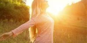 "بين
الشفاء
والخطر"
..
ماذا
تفعل
أشعة
الشمس
بجسمك
يومًا
بعد
يوم؟