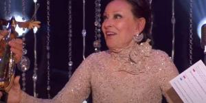 جائزة
      شخصية
      العام
      الثقافية..
      اتحاد
      النقابات
      يوجه
      التهنئة
      لـ
      نجاة
      الصغيرة
      |تفاصيل