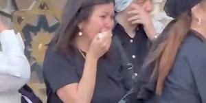 عياط
      وصدمة..
      انهيار
      الإعلامية
      دينا
      رامز
      في
      جنازة
      والدها|
      صور