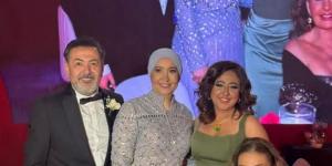 يسرا
      في
      المقدمة..
      لقطات
      من
      حفل
      زفاف
      ابنة
      الإعلامي
      خيري
      رمضان
      |صور